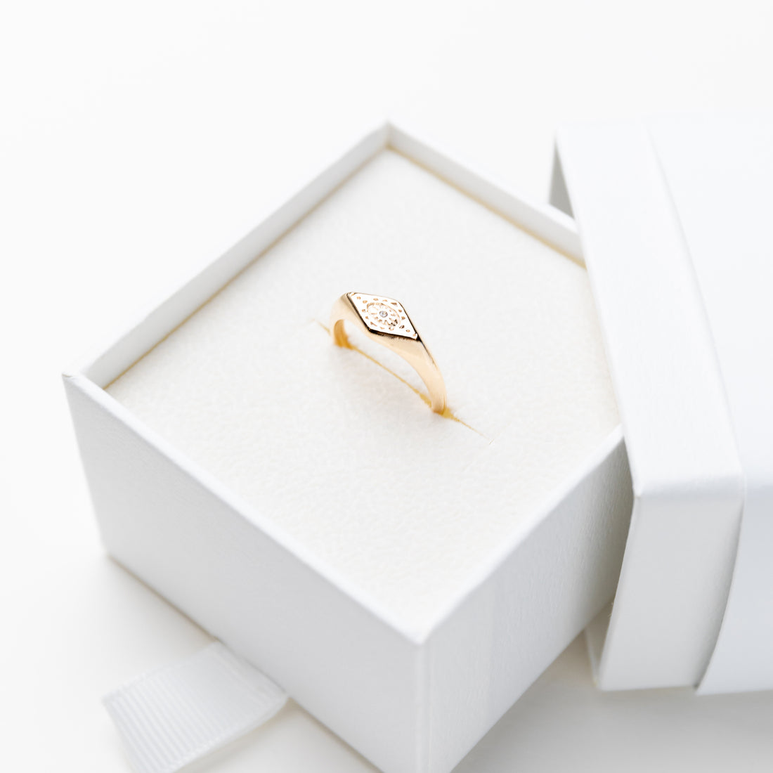 Demi Protective Eye in Gold