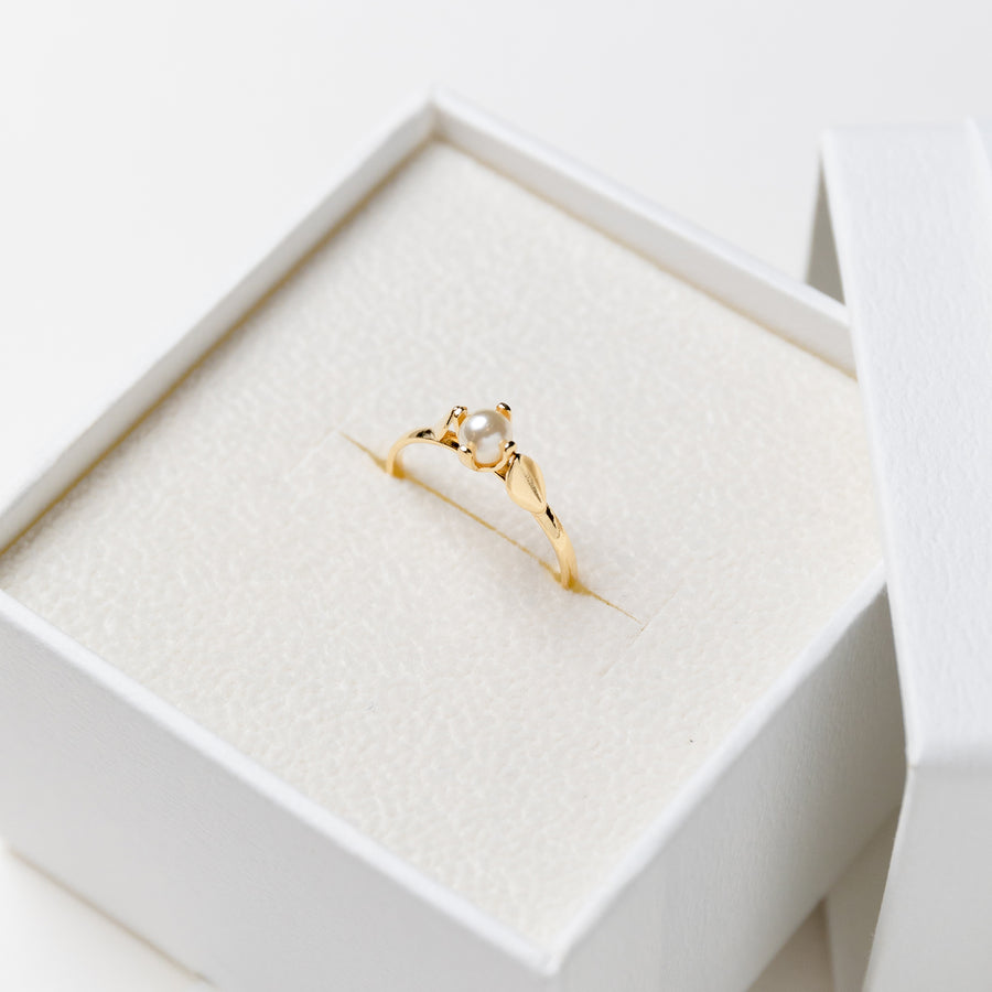 Melodi Single Pearl Band Dainty Ring