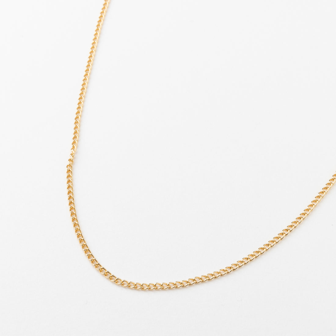 Hellen Classic Dainty Curb Chain Necklace in Gold