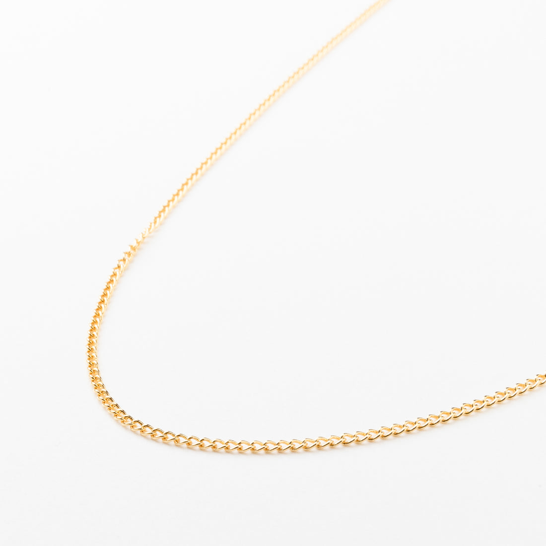 Hellen Classic Dainty Curb Chain Necklace in Gold