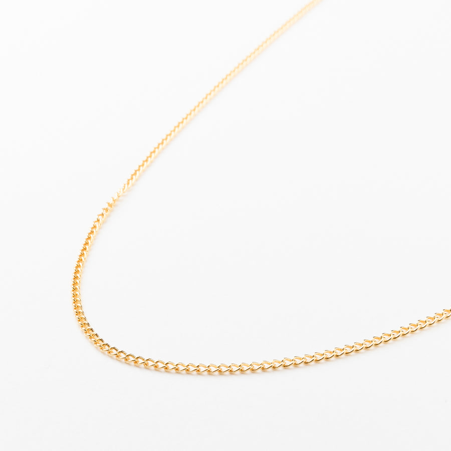 Hellen Classic Dainty Curb Chain Necklace in Gold