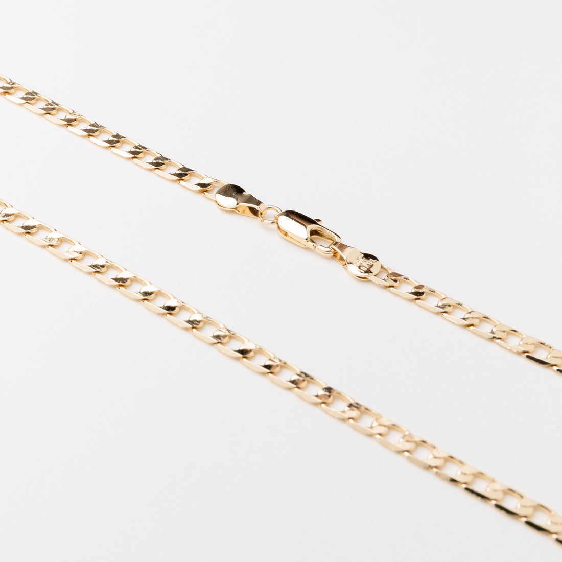 Zoe Classic Curb Chain in Gold