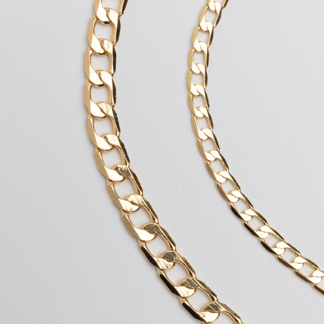 Zoe Classic Curb Chain in Gold